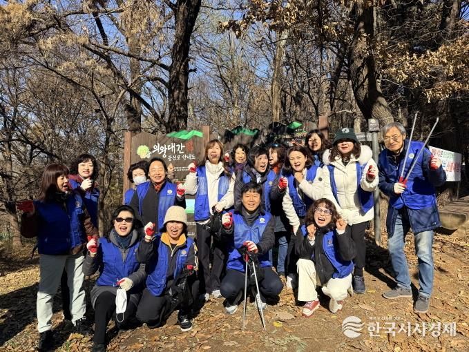 의왕시 부곡동 바르게살기위원회, '덕성봉 청결운동' 실시