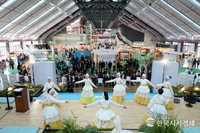 기념식 지역 예술인 공연