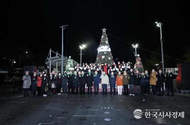구리시, '2025 성탄 트리 점등식' 성료... 시민과 함께 사랑과 희망의 빛 밝혀