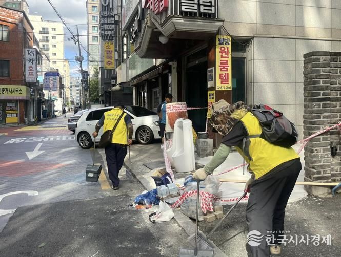 관악구 동행일자리 '제로꽁초단' 활동 모습