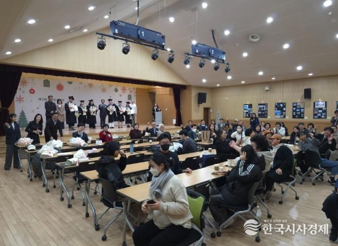 거창군 2025년 청소년상담복지센터 보고회 및 꿈드림 졸업식 개최