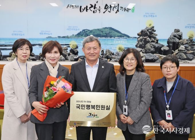 ‘국민행복민원실’ 현판 전달 기념식