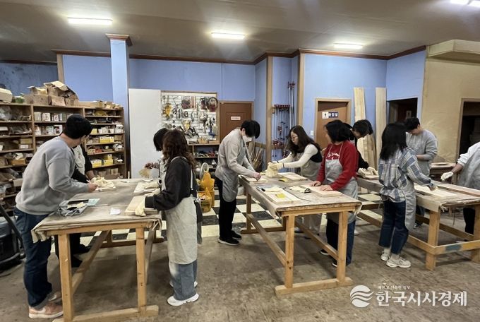 김천시학교밖청소년지원센터, 자원봉사자 대상 ‘마음 힐링 프로그램’ 운영