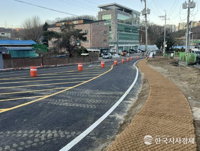 용인특례시는 고기교~고기초 후문을 잇는 도로를 확장·정비했다고 밝혔다.