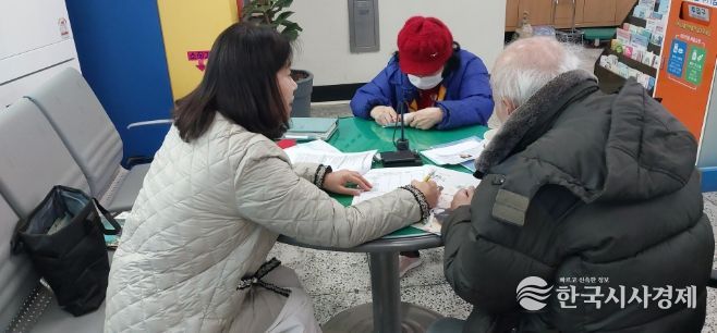 천안시가 한파 취약계층의 안부 확인을 위한 상담을 진행하고 있다.