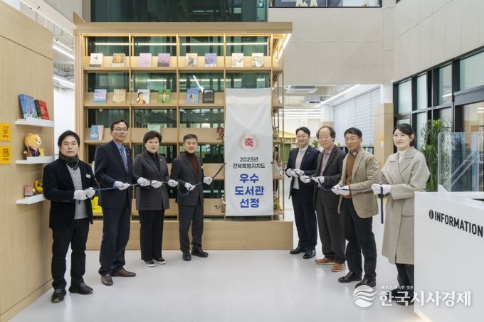 김제 우수도서관 현판식