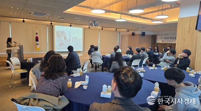 울산교육청 다담 사업 대상 학교 관계자들이 17일 울산교육연구정보원에서 공유회를 열고있다