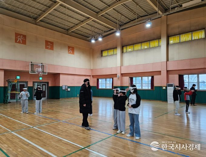 1. 천안시가 19일 신사초등학교에서 찾아가는 화학물질 안전교육을 실시하고 있다.