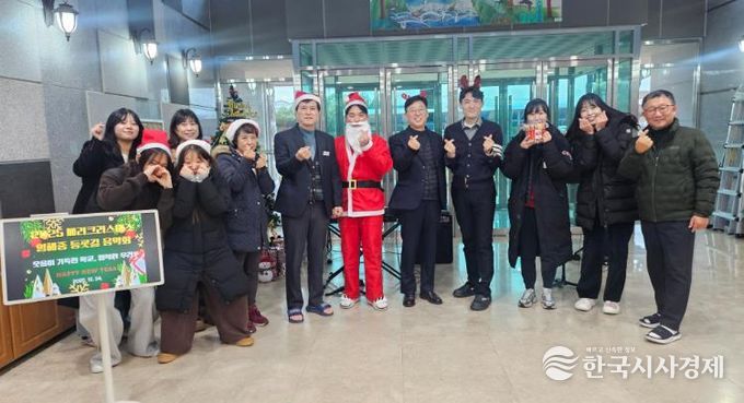 영해중·고등학교, 크리스마스 ‘등굣길 음악회’ 개최