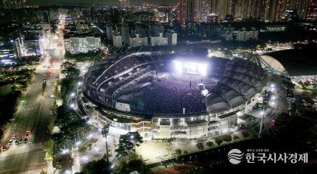 대형공연이 열리고 있는 고양종합운동장