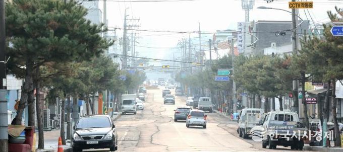 괴산 산막이시장 ‘그린뉴딜 지중화사업’ 일부 구간 준공...도심 미관·보행 안전 개선