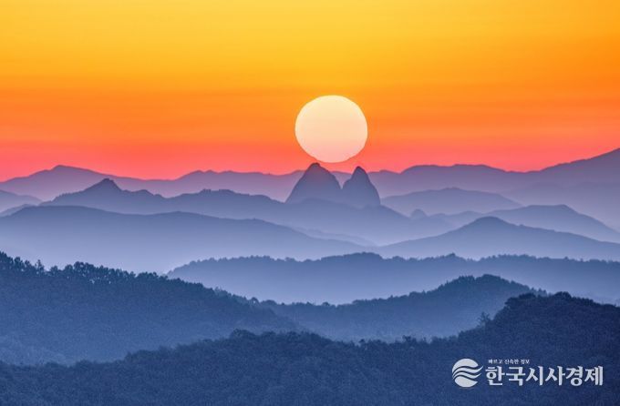 국사봉에서 바라본 마이산 일출