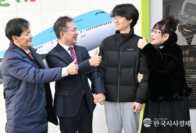 군위군, 우수대학 진학 학생 격려