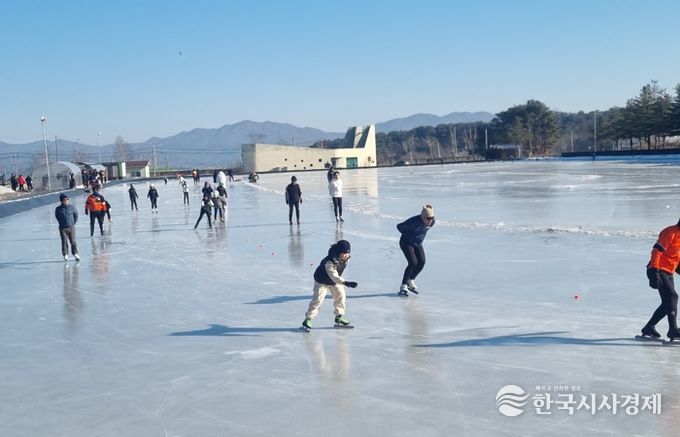 겨울왕국 철원 ~ 전국 유일 국제 규격의 무료 야외 스케이트장 오픈