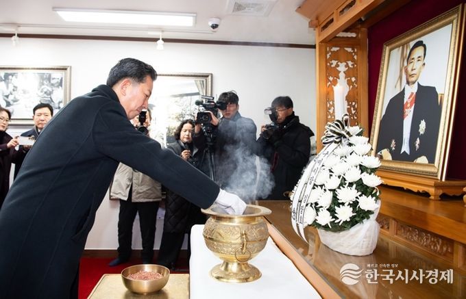 구미시, 병오년 새해 첫 일정으로 충혼탑 참배…새로운 도약 다짐