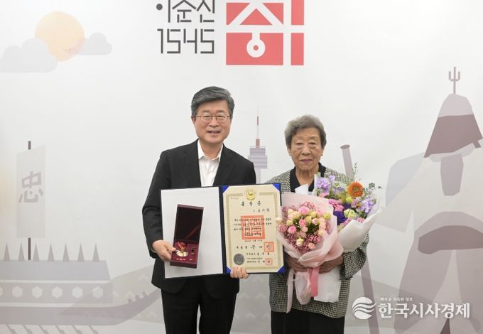 지난 12월 29일 호 지사의 딸 호재숙 씨에게 훈장 전수