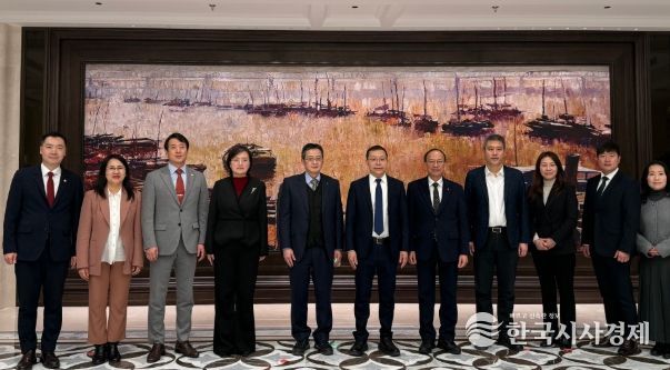 부천시 대표단은 5일 하얼빈 양수펑 부시장과 오찬 간담회 후 기념사진을 촬영했다.