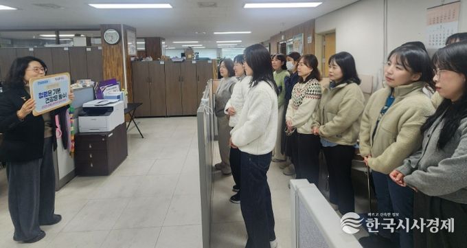 해 일상 속 청렴 실천 환경을 조성하는 데 중점을 뒀으며, 방문객에게도 영천시의 확고한 청렴 메시지가 전달될 것으로 기대된다.