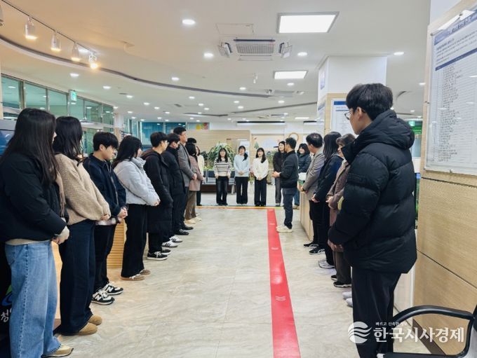 지난 20일 화요일 행복민원과 직원들이 친절 교육을 진행하고 있다.