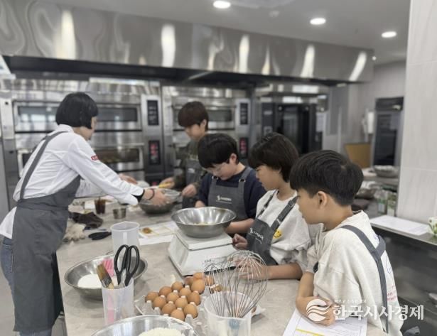 동행청년창업소에서 진행된 청소년 외식 교육 모습