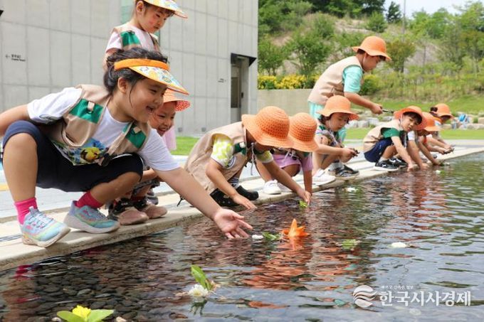 남원시립김병종미술관... 18만 명 돌파(교육장면)