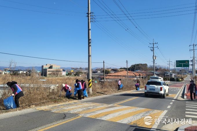 논산시 성동면생활개선회, 깨끗한 마을 만들기를 위한 환경정화 봉사활동