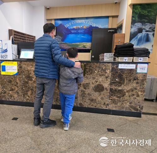 목욕 서비스를 이용하는 군민 모습