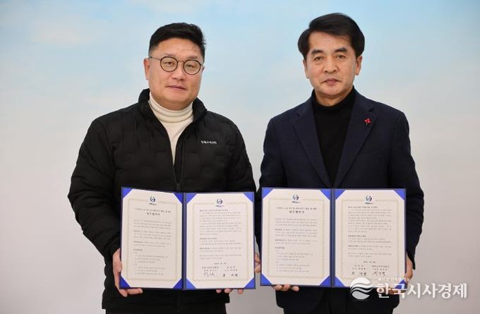 ㈜충북고속, 시외버스 노선 유지 및 교통서비스 향상 위한 업무협약 체결-전인국 대표와 최재형 군수