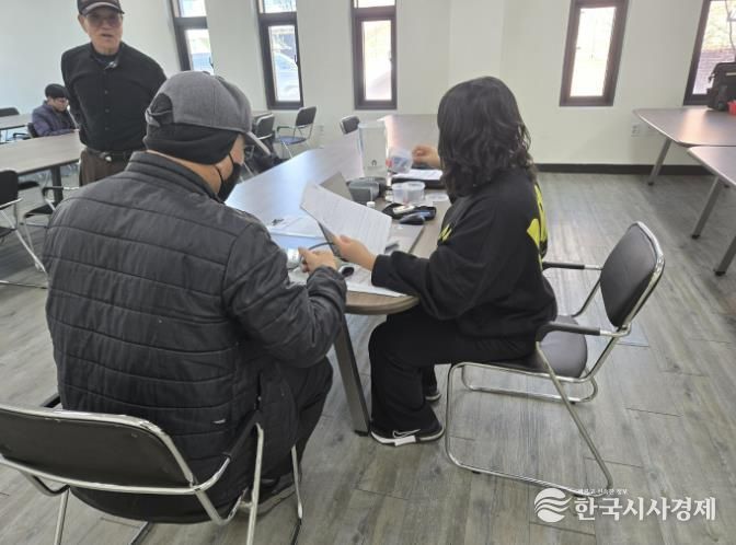 예산군 현업사업장 순회 점검 중 건강상담 실시 모습