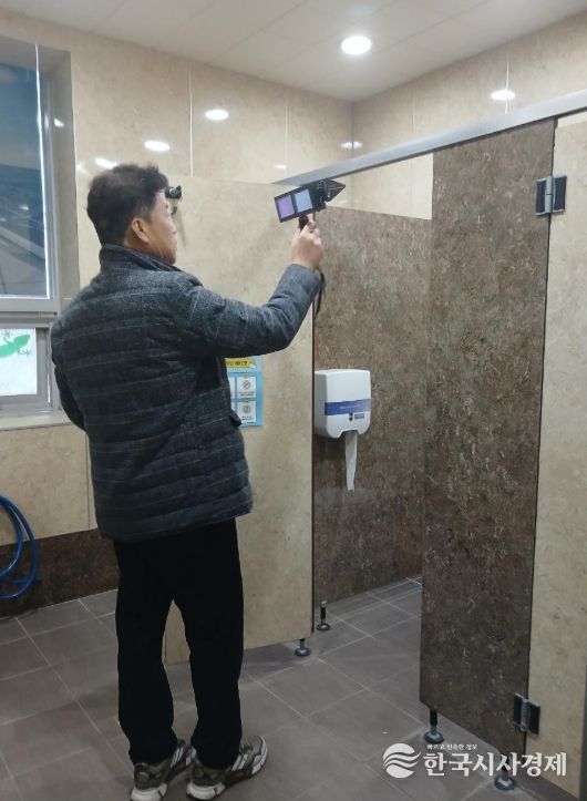 여수시가 불법 촬영 탐지 장비를 연중 무료로 대여하는 사업을 운영하고 있다.