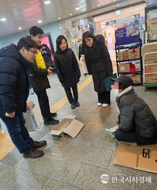 거리 노숙자 집중 순찰 사진