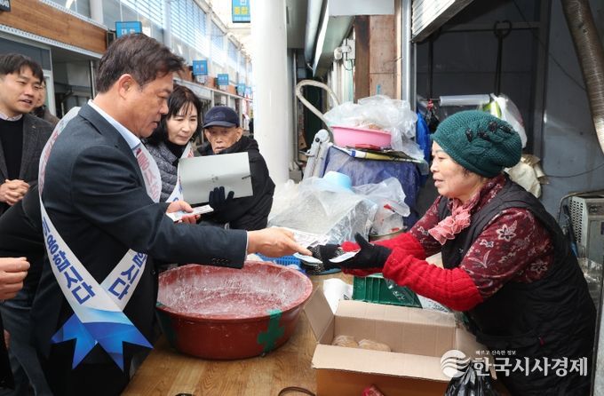 “설 장보기는 전통시장에서”… 정읍시, 민생 현장 살리기 ‘온힘’