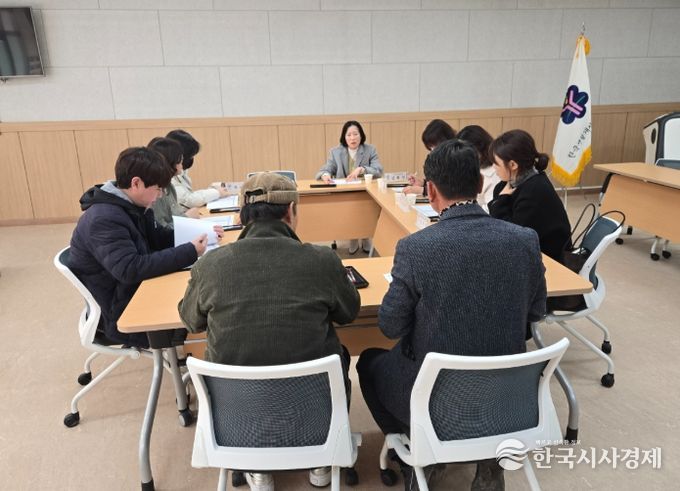 지난 11일 곡성군 농업인들이 친환경 농산물 인증교육을 받고 있다.