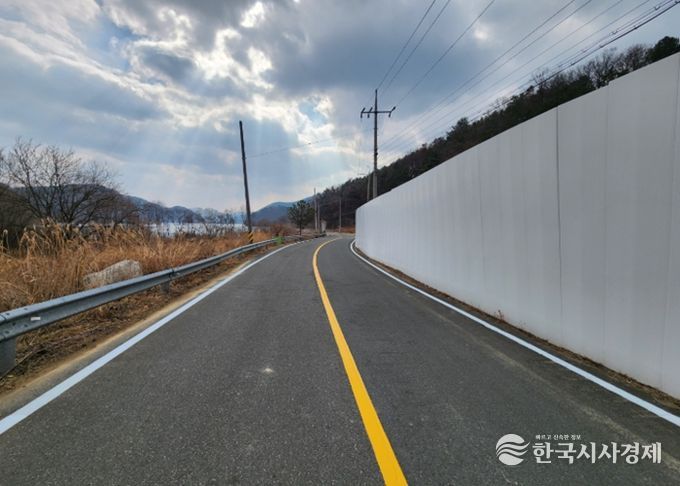 청도군, 설 명절 대비 도로환경 대대적 정비 풍각면 성곡리 차선도색(면도101호선)(후)