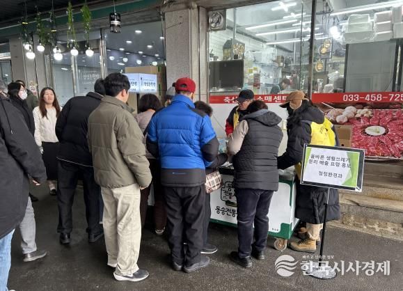 철원군 동송전통시장, 설 명절 맞아 생활쓰레기 분리배출 요령 홍보 캠페인 실시