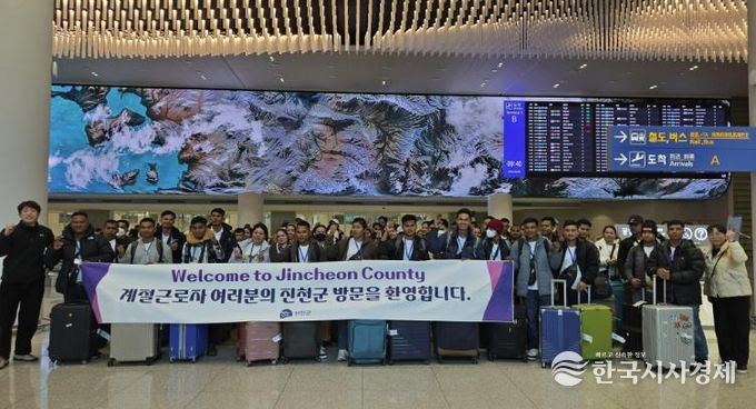 진천군 외국인 계절근로자 입국 현장 사진