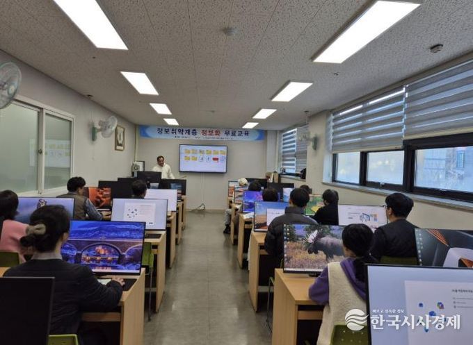 천안시가 정보취약계층을 대상으로 정보화교육을 실시하고 있다.