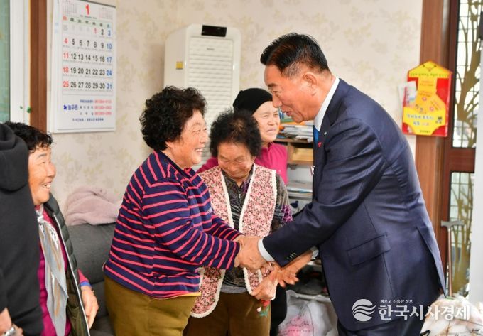 김한종 군수 “민원 행복 지수 높여갈 것”