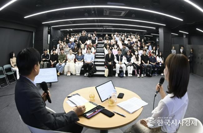 지난해 6월, 유한대 대학생들과 함께 한 ‘영톡스클럽’ 행사 전경