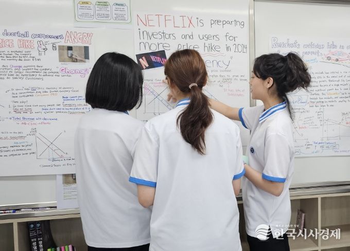 세계 평균 상회하는 성적과 ‘이중언어 디플로마’ 대거 획득