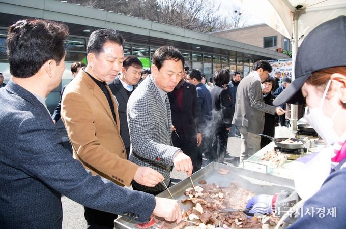 '한우와 우리밀을 담다' 구미로컬푸드 특판 행사(2025년 2월 28일)