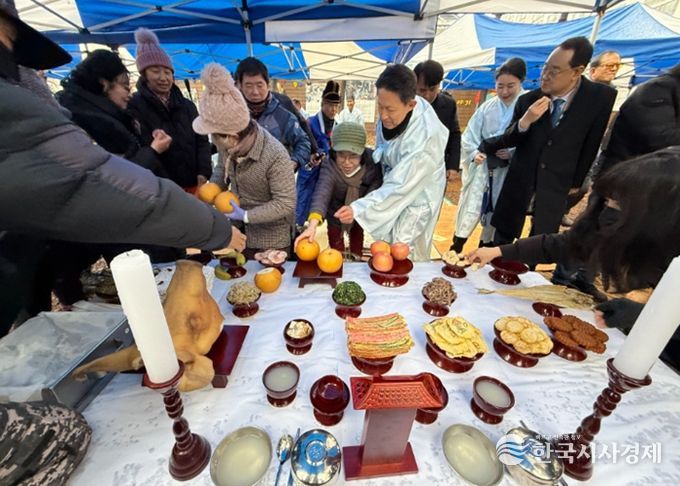 작년 문산당산제 음식 나눔 모습