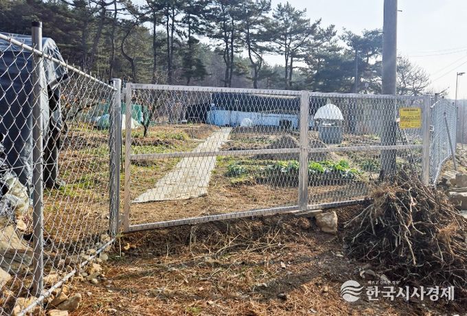 농경지에 설치된 철선 울타리