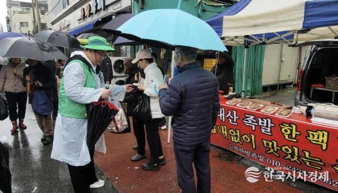 청년이 잇는 전통... 상주시청년새마을연대, 정월대보름 부럼 나눔 행사 개최