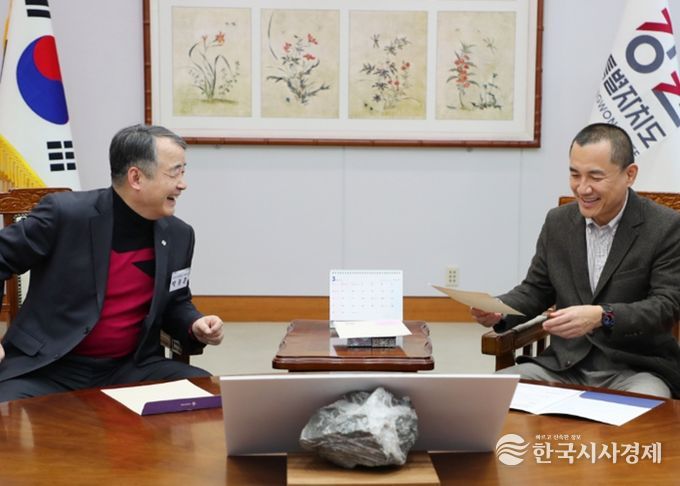 박종훈 춘천문화재단 이사장, 강원인재육성 장학금 기탁