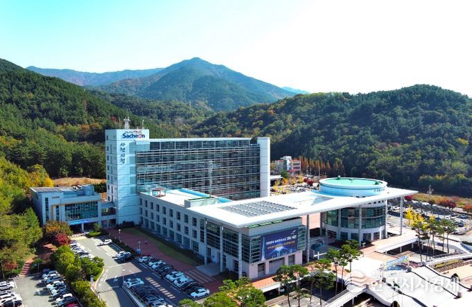 사천시청 전경