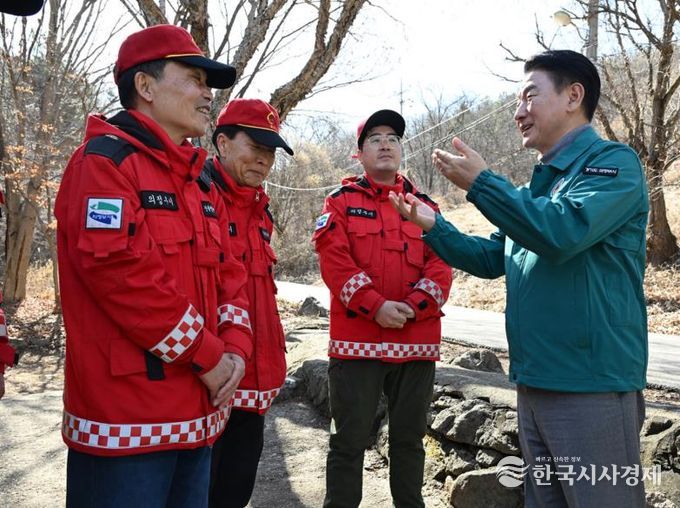 의정부시는 3월 3일 산불 대응 체계를 점검하고, 산불 예방 활동에 대한 현장 점검과 근무자 격려를 실시했다.