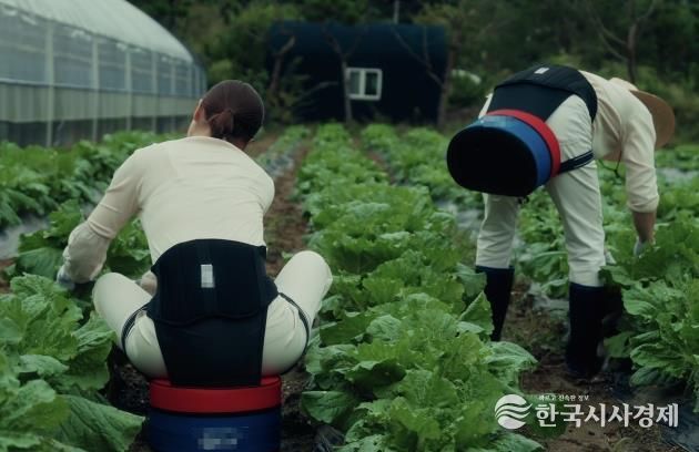 나주시가 농작업 편의의자 공급을 농어민 공익수당 지급 대상자 전원으로 확대하고 오는 6일까지 신청을 받는다. (사진 제공-나주시)