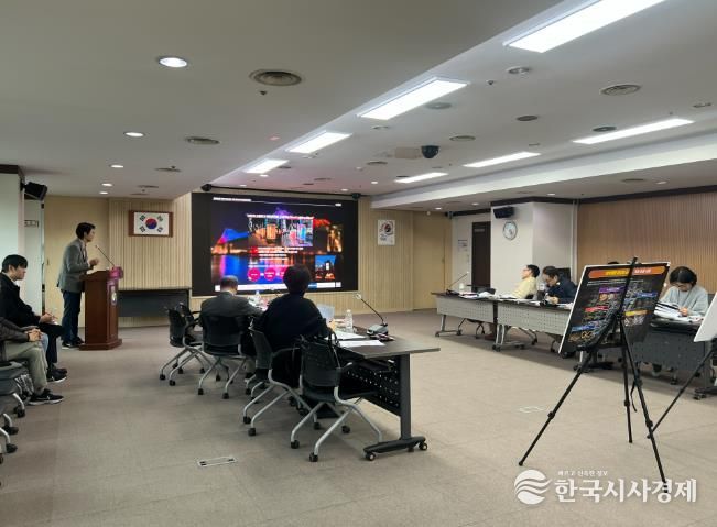 서구청 장태산실에서 열린 대덕대로 미디어 파사드 공모 심사 장면