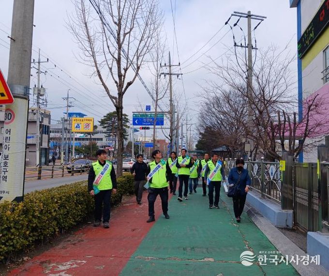 상주시, 개학기 학교 주변 불법 광고물 일제 정비